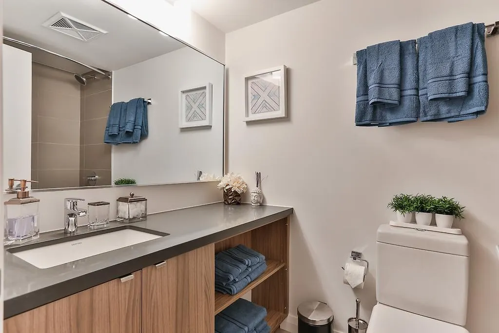 Apartment Enchantment In Yorkville Toronto