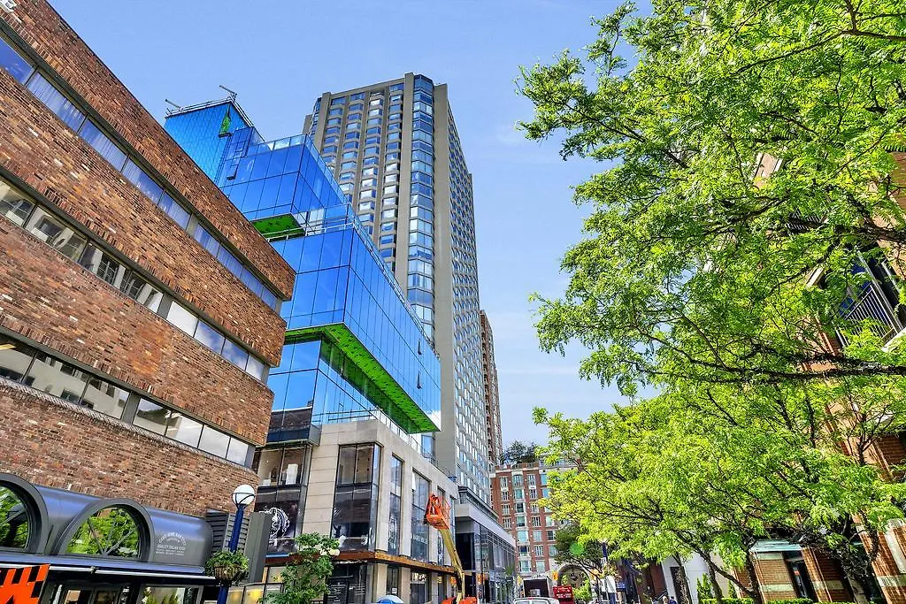 Apartment Enchantment In Yorkville Toronto