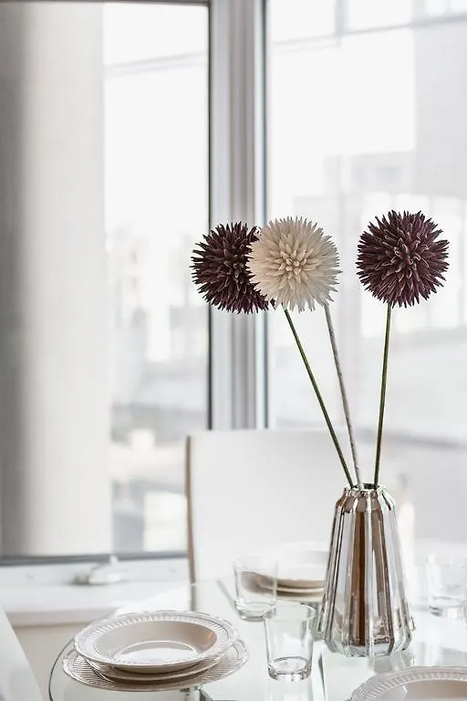 Apartment Enchantment In Yorkville Toronto